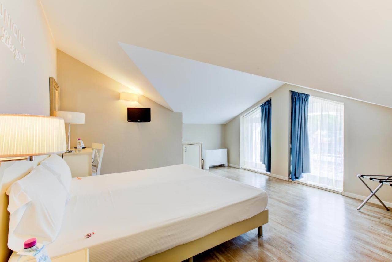 Beyou Hotel Villa Rosa ริชชิโอเน ภายนอก รูปภาพ